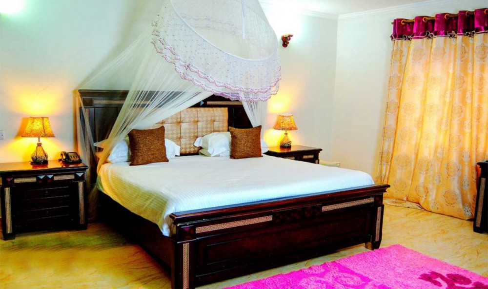 Summit Safari Lodge